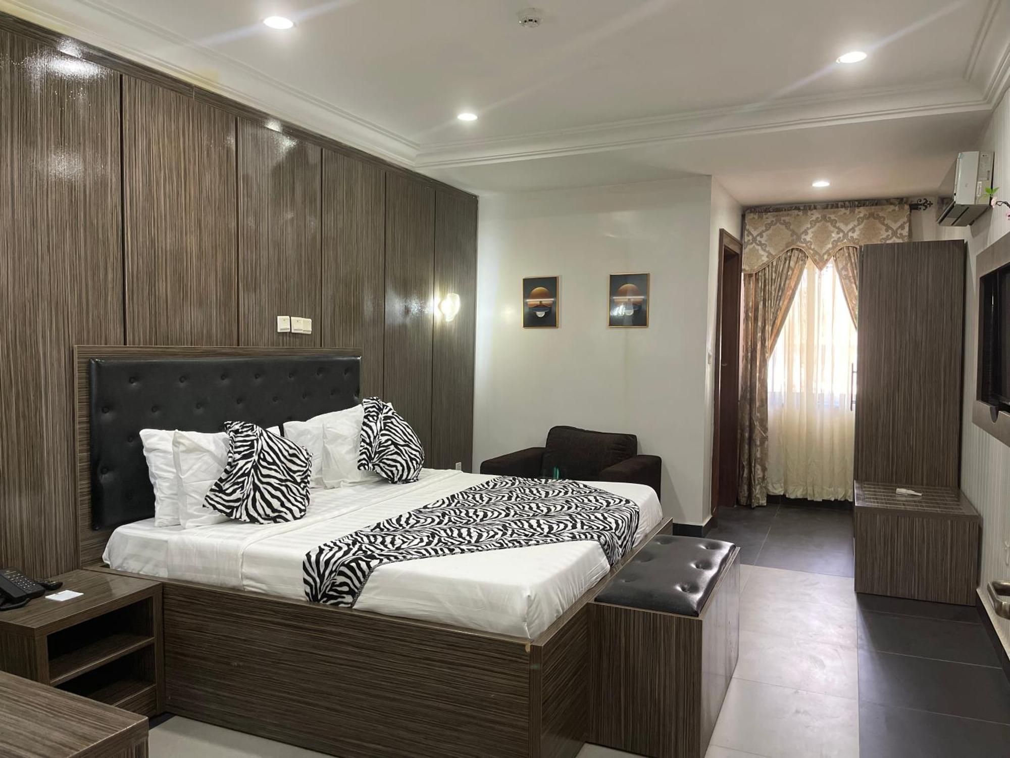 Aa Hotel And Suites Abuja Exterior photo