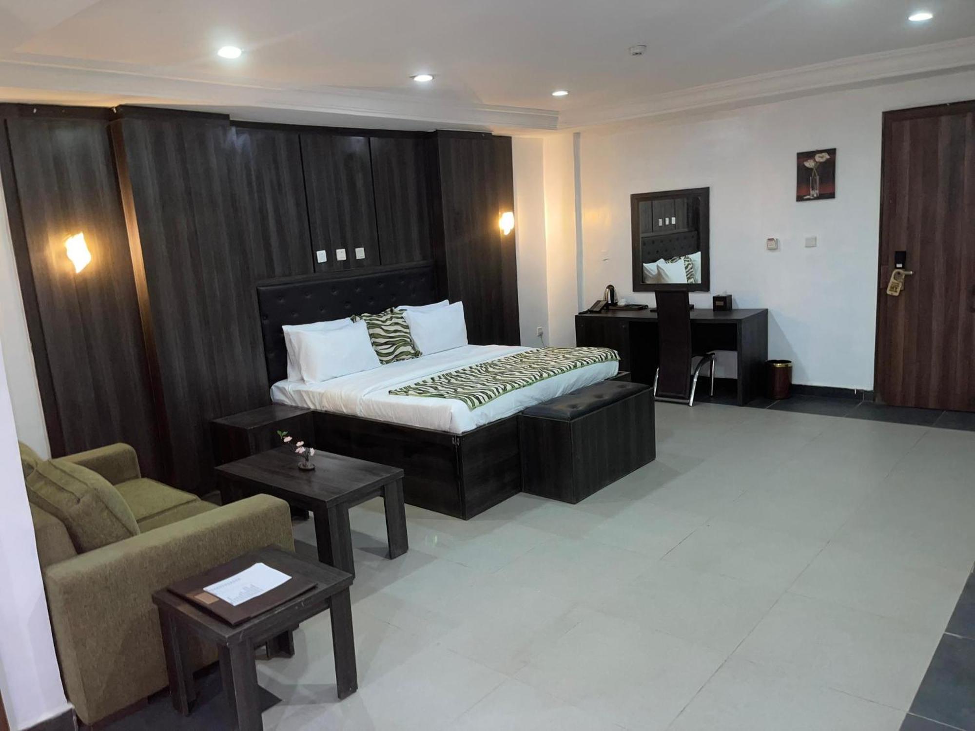 Aa Hotel And Suites Abuja Exterior photo